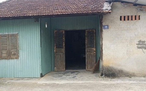 Rùng mình phát hiện thi thể phân hủy trong nhà tắm sau gần một năm khóa cửa