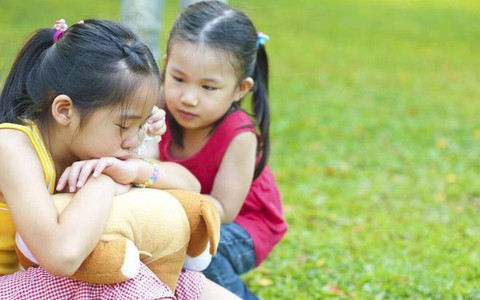 Đừng chỉ cho trẻ "hết giận là xong": 5 bước giúp con biết cách xử lý cảm xúc sau mỗi lần nổi cơn thịnh nộ