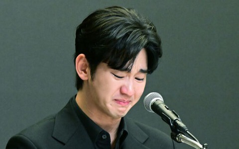 Gia đình Kim Sae Ron mở họp báo, phía Kim Soo Hyun lập tức lên tiếng cầu xin