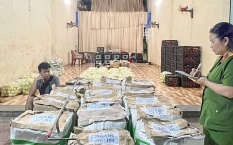 Phát hiện hơn 3 tạ rau củ nhiễm hoá chất độc hại ở Sơn La