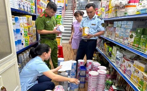 Phát hiện hàng trăm hộp sữa bột trẻ em nhập lậu