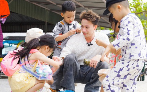 S.T Sơn Thạch lần đầu làm bố: Vào bếp nấu ăn cho 10 người, từng bị trẻ con né tránh vì là "người lạ"
