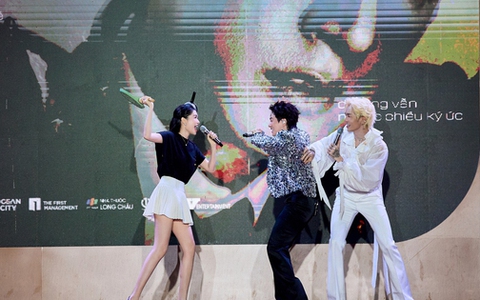 Khoảnh khắc hài hước trong fanmeeting của Đăng Khôi: Thủy Anh cầm chảo lên sân khấu "đánh ghen" với BB Trần