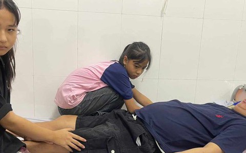 Bác sĩ kêu gọi giúp đỡ góa phụ nghèo có chồng vừa đột tử, con trai gặp tai nạn nguy kịch