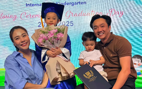 Đàm Thu Trang - Cường Đô la đi dự lễ bế giảng mẫu giáo của ái nữ ở trường quốc tế, nhìn là thấy chuẩn "rick kid"