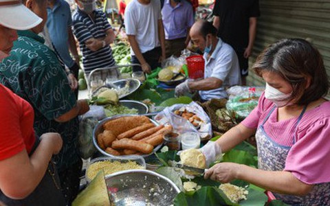 Bán xôi vỉa hè doanh thu 800 triệu bắt buộc sử dụng hóa đơn điện tử từ máy tính tiền?