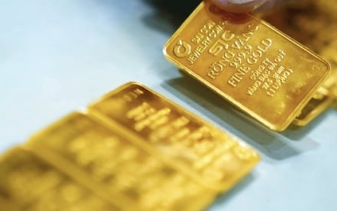 Giá vàng liên tục tăng, nên mua vào hay bán ra?
