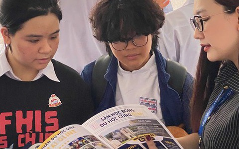Mỹ vẫn chưa mở lịch phỏng vấn xin visa, du học sinh cần làm gì?