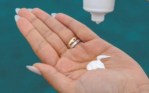 Mặt bỏng, da sạm vì tin kem 'siêu chống nắng' giá 95.000 đồng trên mạng