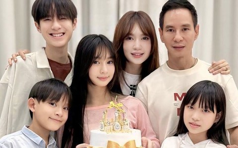Ái nữ nhà Lý Hải - Minh Hà thổi nến mừng tuổi 12, dân tình trầm trồ vì một đặc điểm gen quá trội