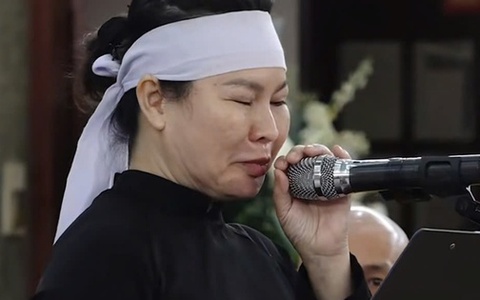 Vợ cố diễn viên Quý Bình nghẹn ngào: Bình ơi, sao bao nhiêu tội lỗi trút lên hết em vậy!