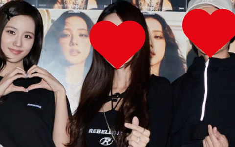Vợ chồng nam nghệ sĩ Việt đứng cạnh Jisoo (BLACKPINK) khiến netizen phát sốt vì quá trẻ đẹp, soi sang sự nghiệp 600 bài hát còn sốc hơn