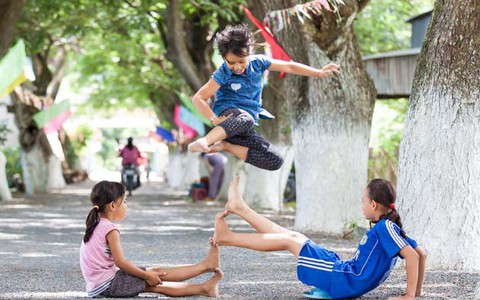 Nghỉ hè chưa đầy một tháng, con tôi mang về 5 thói quen xấu và 0 bài học