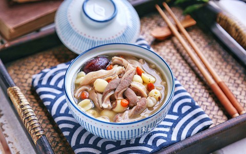 Mẹ tôi chỉ nấu món ăn này vào mùa hè bởi nguyên liệu tươi ngon, chất lượng tuyệt nhất, cả nhà ăn "hết veo"