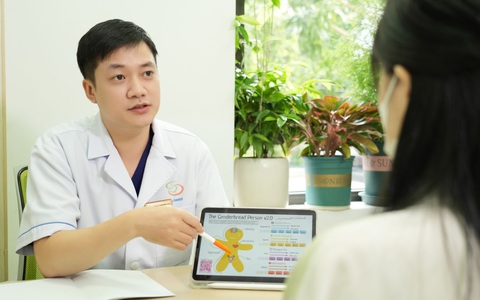 Người phụ nữ cầu cứu bác sĩ vì "rắc rối" từ ví trí nhạy cảm của chồng
