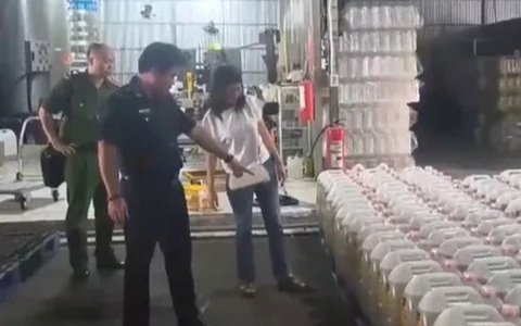 Phá đường dây "dầu thực vật giả", nhập lậu cực lớn trên toàn quốc, thu giữ hơn 1.000 tấn