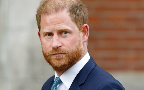 Harry muốn giữ kính xưng "Điện hạ" để 2 con có thể quay về Hoàng gia Anh, giới chuyên gia nói gì?