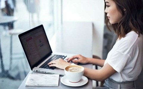 Sau tuổi 40, tôi nhận ra: Tiết kiệm không đủ – phụ nữ trung niên cần quản lý tài chính để sống vững vàng hơn