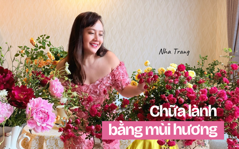 Quý cô Hà thành mê cắm hoa, thích căn nhà ướp hương tự nhiên hơn bất kì mùi hương hóa chất nào khác!