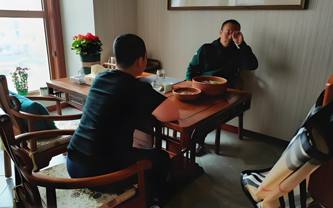 Phát hiện mắc bệnh ung thư, bố dượng lập tức chia tài sản, tôi bất ngờ khi được nhận nhiều hơn con đẻ của ông