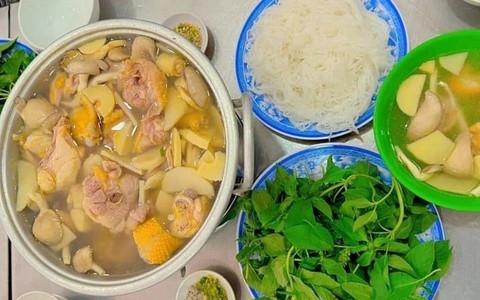 Cách nấu lẩu gà lá é đơn giản, thơm ngon