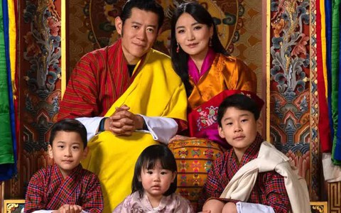 "Hoàng hậu đẹp nhất châu Á" kỷ niệm sinh nhật 35 tuổi bằng 1 bức ảnh, hé lộ cuộc sống hoàng gia Bhutan bí ẩn