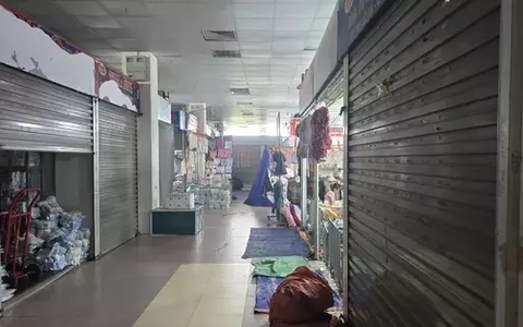 Tiểu thương đóng cửa, tạm ngừng kinh doanh: Không phải do thay đổi chính sách thuế?