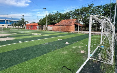 Điều tra vụ bé trai tử vong ở sân bóng cỏ nhân tạo