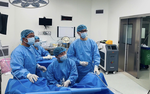 Lập trình viên quê Phú Thọ suy thận nặng, 2 quả thận lúc nhúc hàng trăm viên sỏi: Bác sĩ tóm gọn bằng 6 chữ ‘chí mạng’