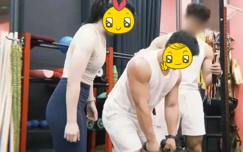 Giám đốc ngân hàng tố vợ ngoại tình với HLV thể hình, công khai "bằng chứng" từ camera gắn trên ô tô