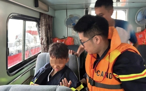 Bé 10 tuổi sống sót vụ lật tàu ở Vịnh Hạ Long được theo dõi tâm lý đặc biệt