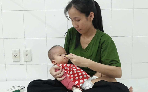 Thai phụ ôm con trai 3 tuổi bị tim bẩm sinh, suy dinh dưỡng nặng cầu cứu
