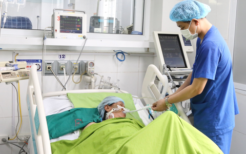 Người đàn ông sốt cao, hôn mê sâu do nắng nóng: Bác sĩ cảnh báo nguy cơ sốc nhiệt