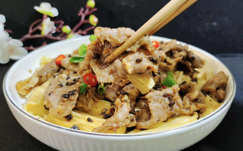 Uớp thịt heo với nguyên liệu này rồi làm món hấp cực ngon, cả nhà ai ăn cũng thích