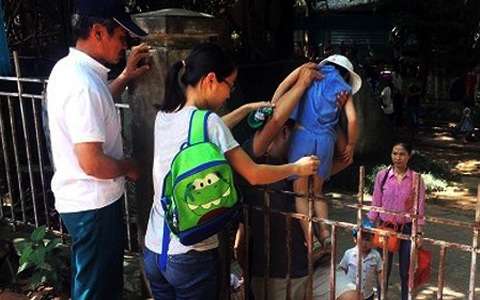 Hà Nội: Nhiều bậc cha mẹ trèo rào, trốn vé vào CV Thủ Lệ ngày nghỉ lễ đầu tiên