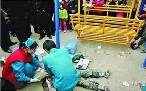 Cảnh báo: Bé 2 tuổi đứt gân và động mạch tay, phải khâu 20 mũi vì những vật quen thuộc tại khu chung cư