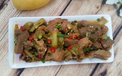 Chảy nước miếng với thịt kho dưa chua mềm ngon ăn mãi không ngán