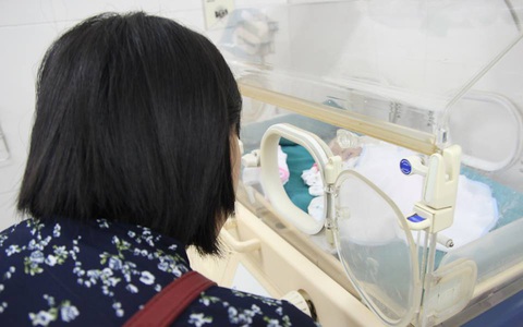 Bé gái sinh non bị bỏ rơi ở BV Hà Đông: Mẹ quay lại 15 phút nhìn mặt con rồi lại bỏ đi