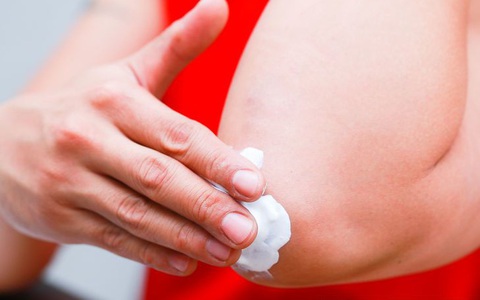 Đắp thứ này trong vòng 1 tuần, đầu gối hay khuỷu tay thâm đen sẽ nhanh chóng sáng mịn ra ngay