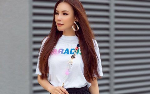 Hồ Quỳnh Hương: "Cuộc sống quay cuồng chẳng niềm vui, mỗi đêm về đều rất cô đơn"