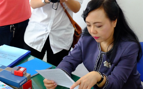 TP.HCM: Bộ trưởng kiểm tra đột xuất, phòng khám Trung Quốc lúng túng lộ sai phạm