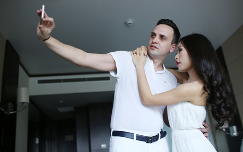 Tặc lưỡi cưới không tình yêu với chàng trai Tây, sau 3 năm "thần Cupid" mới chính thức "gõ cửa"