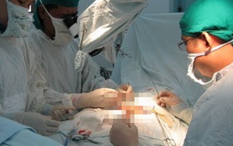 Đi kéo dài của quý “chiều” vợ, chồng bị nhiễm trùng dương vật nặng