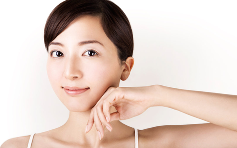 Bạn chỉ cần vài phút massage để có đôi gò má thon gọn sắc nét “đẹp không góc chết”