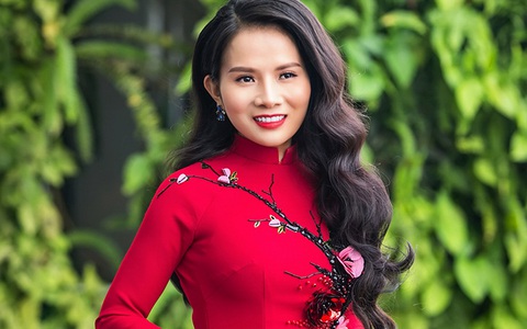 Quán quân Sao Mai duyên dáng, mặn mà trong áo dài xuân