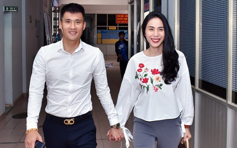 Thủy Tiên "trách móc" Công Vinh chiều chuộng học trò hơn cả vợ