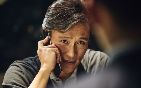 "Ông trùm": Khi "chú già" Lee Byung Hun lấn át cả 2 trai trẻ ngời ngời sắc vóc