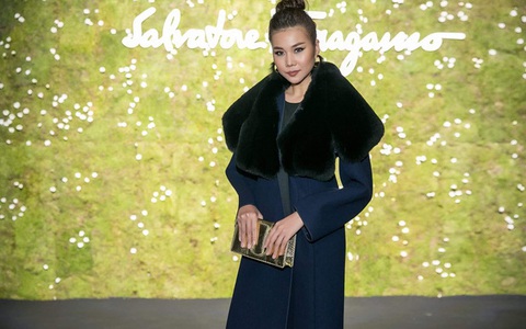 Không cầu kỳ lòe loẹt, Thanh Hằng "kín như bưng" ngồi ghế đầu show thời trang tại Milan Fashion Week