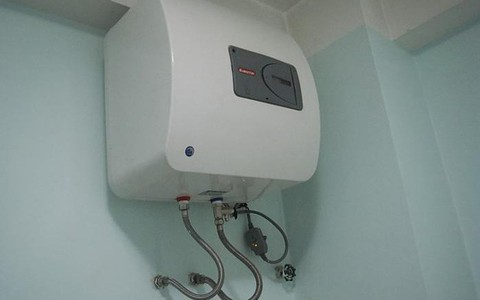 Nghệ An: Bà nội đột tử sau khi nghe tin cháu gái bị điện giật chết trong nhà tắm