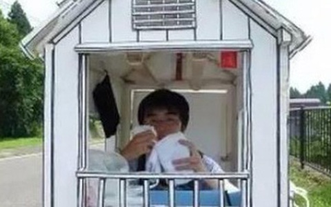Chuyện thật như đùa: Tiếc tiền thuê nhà, chàng sinh viên Nhật Bản thiết kế nhà giấy để ở